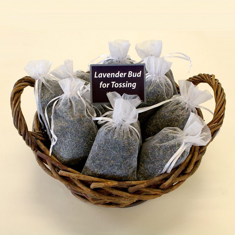 https://www.creeksidefarms.com/cdn/shop/products/lavender-sachets-567328.jpg?v=1684451384