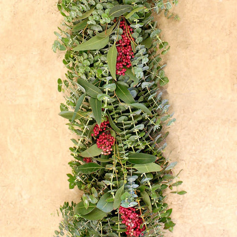 https://www.creeksidefarms.com/cdn/shop/products/mixed-eucalyptus-and-pepperberry-garland-6-774334_large.jpg?v=1684451393